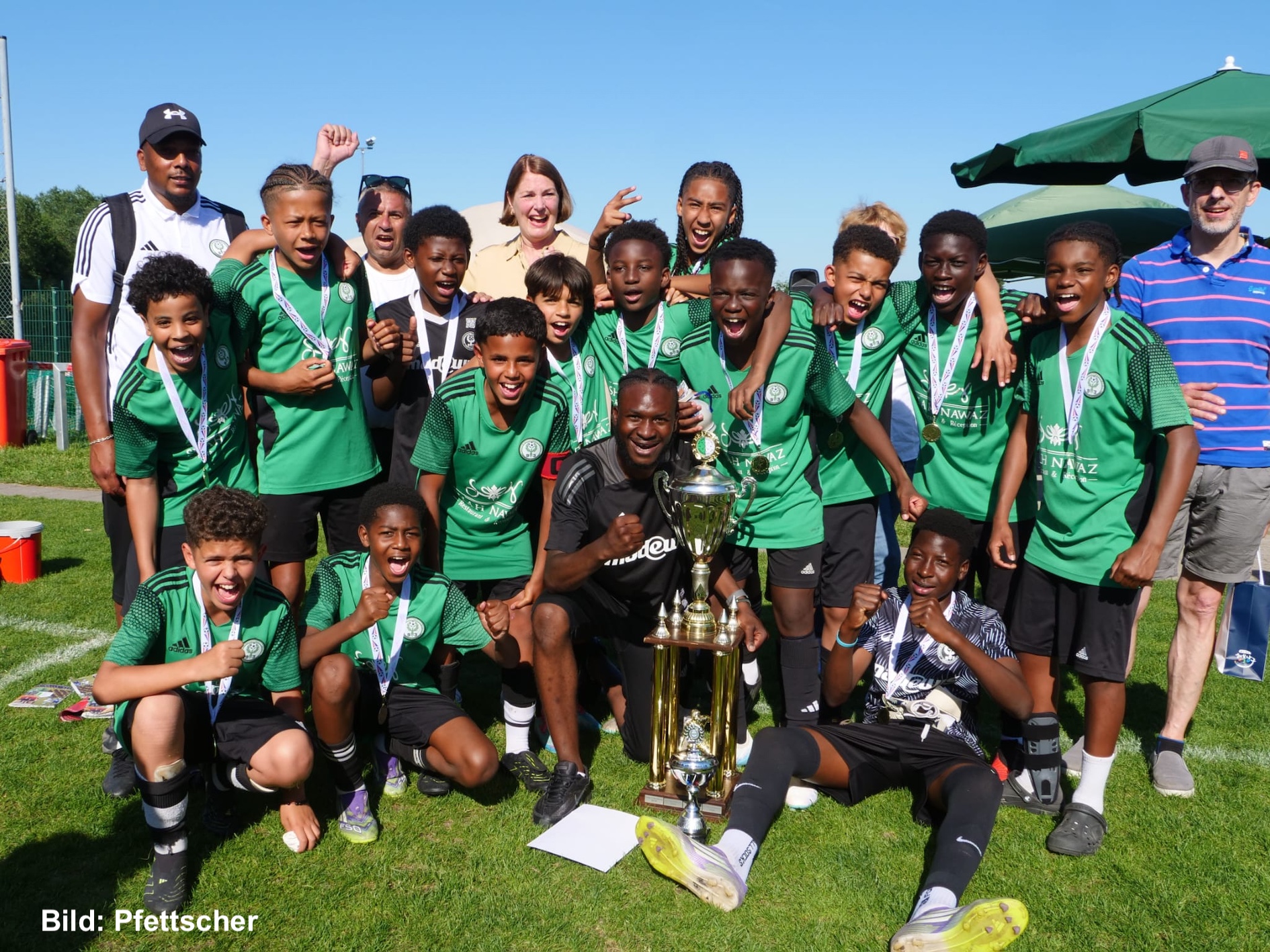 U13 aus Epinay mit dem Wanderpokal